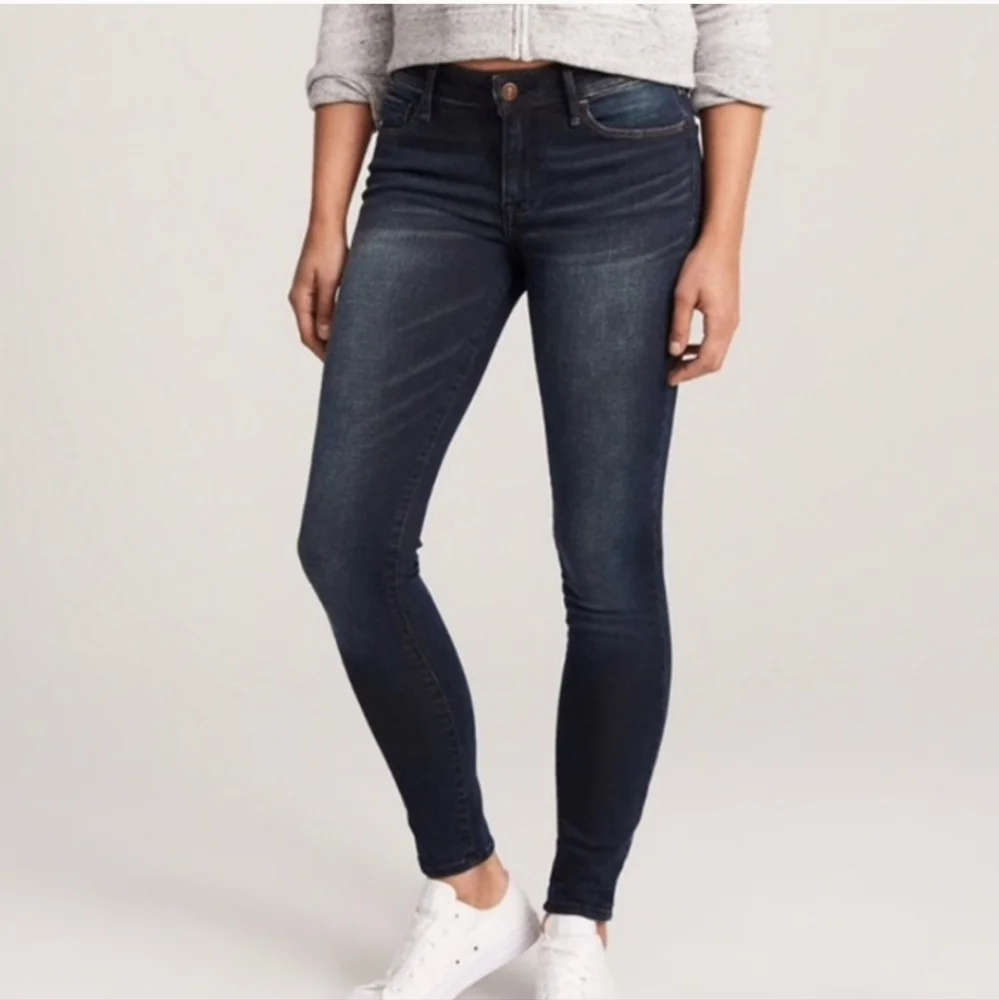 A&F Harper Low rise Super Skinny Jean 29 Short